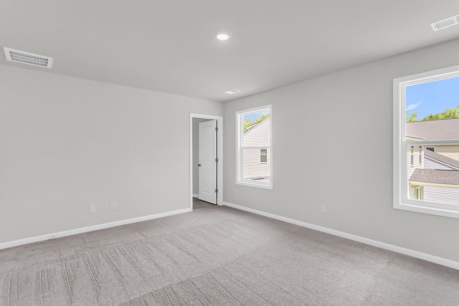 Spacious, unfurnished interior of a new home in Central Creek, Goose Creek (Image 23).