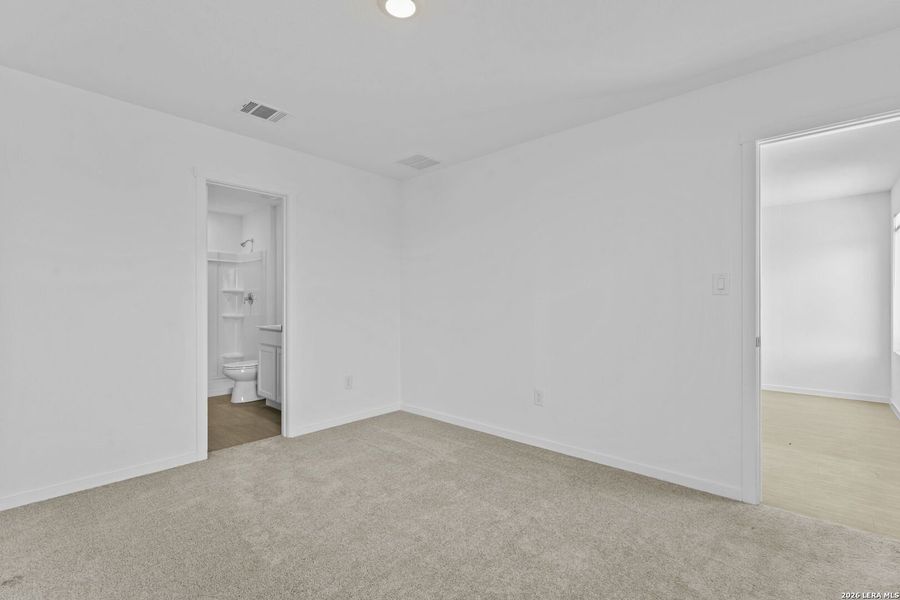 Spacious, unfurnished interior of a new home in Spring Grove, St. Hedwig (Image 24).