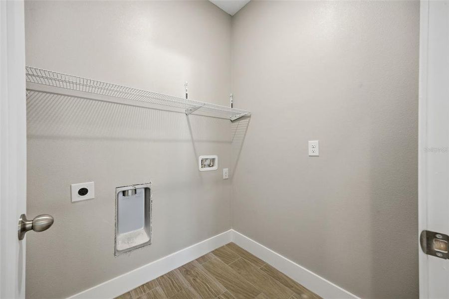 Spacious, unfurnished interior of a new home in , Tampa (Image 30).
