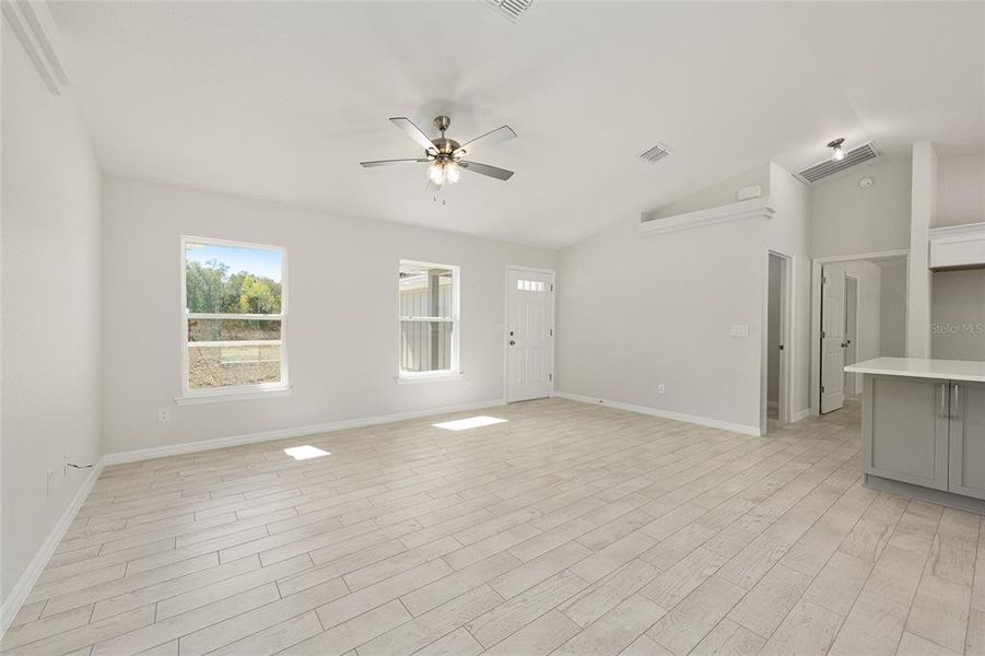 Spacious, unfurnished interior of a new home in , Ocala (Image 39).