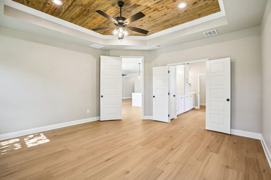 Spacious, unfurnished interior of a new home in Drake's Landing, Salado (Image 15).