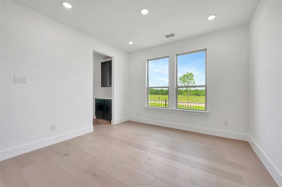 Spacious, unfurnished interior of a new home in Lily Creek at Sutton Fields, Aubrey (Image 25). Spacious, unfurnished interior of a new home in Lily Creek at Sutton Fields, Aubrey (Image 25).