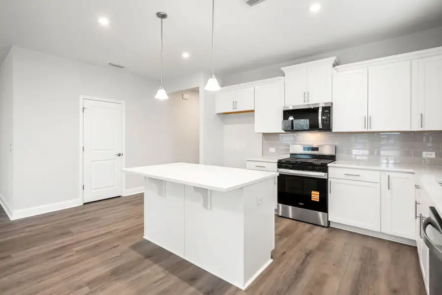 Furnished interior view inside a new home in Salem Bay, Beaufort (Image 9).