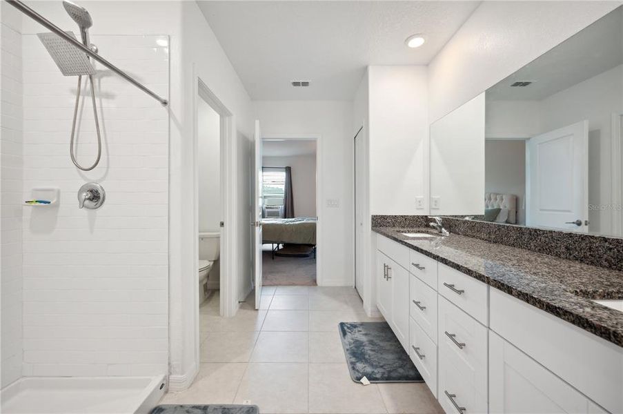 Furnished interior view inside a new home in , Plant City (Image 28).