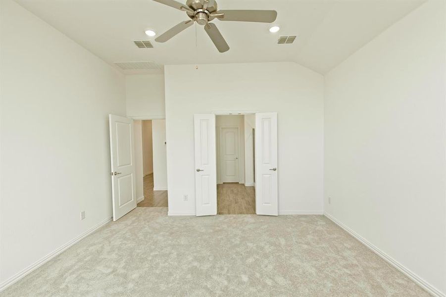 Spacious, unfurnished interior of a new home in Preserve at Honey Creek, McKinney (Image 22).