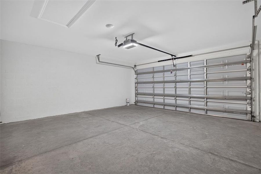 Spacious, unfurnished interior of a new home in , Port Charlotte (Image 19).