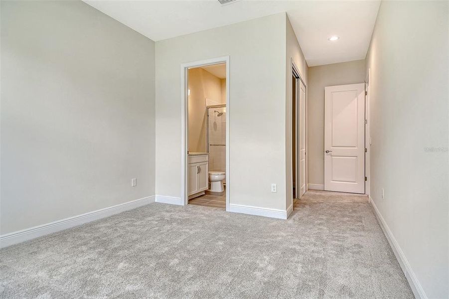 Spacious, unfurnished interior of a new home in Canoe Creek, Parrish (Image 18).