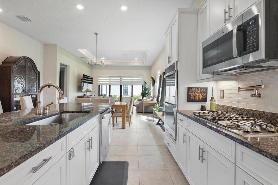 24-8318 W Blue Spring Dr_024