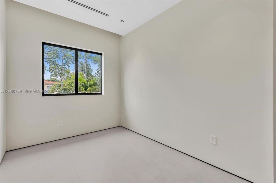 Spacious, unfurnished interior of a new home in , Miami (Image 23).