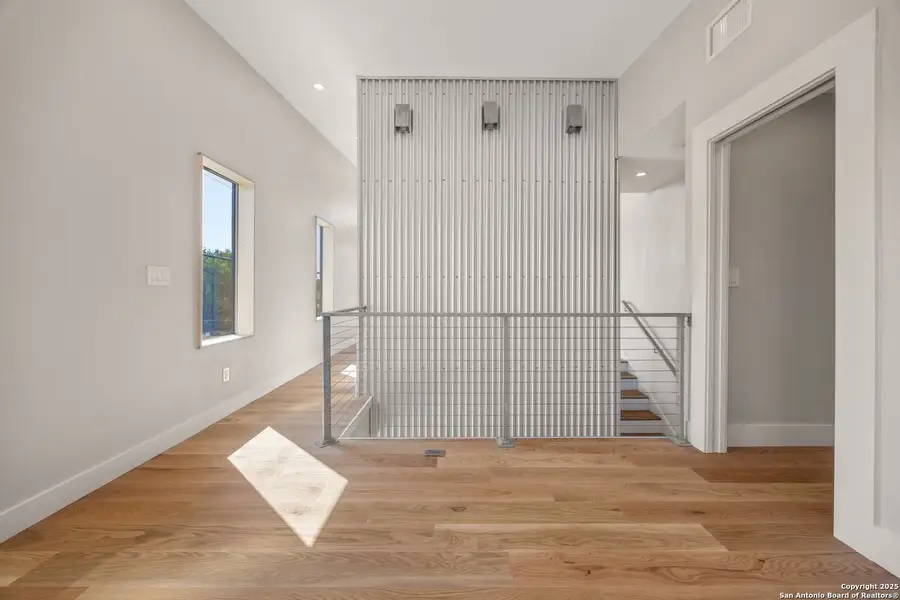 Spacious, unfurnished interior of a new home in , San Antonio (Image 7).