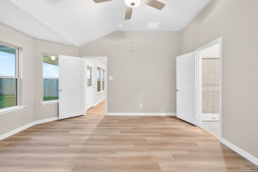 Spacious, unfurnished interior of a new home in Park Place, New Braunfels (Image 13).