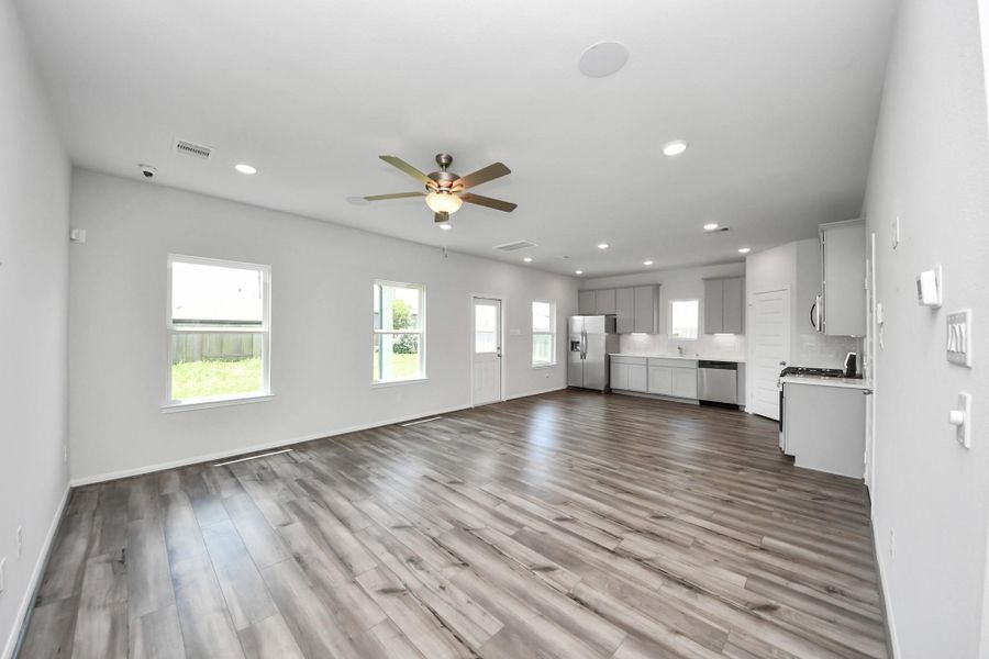 Spacious, unfurnished interior of a new home in Hill and Dale Ranch, Splendora (Image 15).