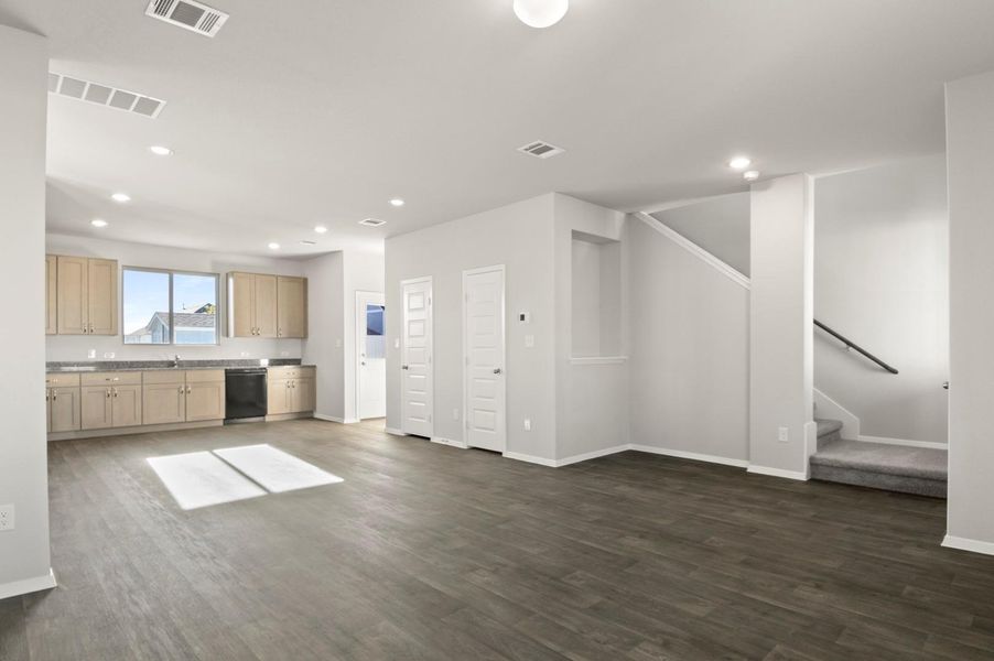 Spacious, unfurnished interior of a new home in Harvest Ridge, Elgin (Image 17).