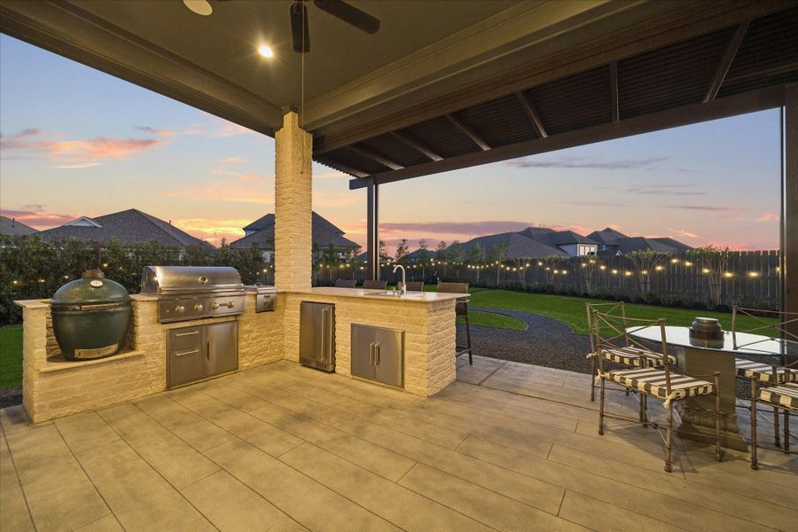 Exterior details and patio area of a home in , Katy (Image 4).