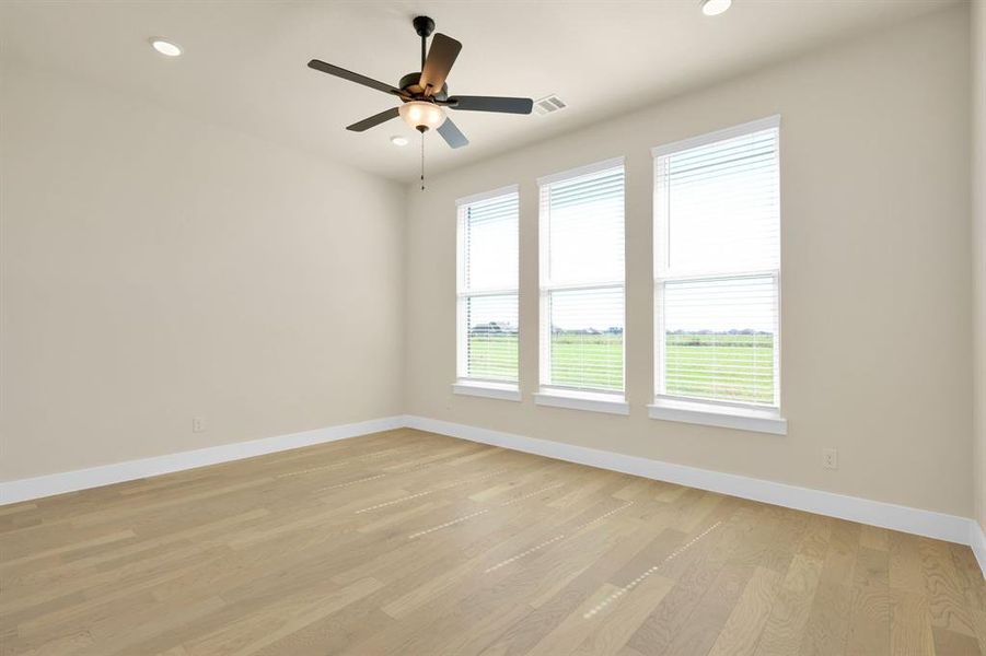 Spacious, unfurnished interior of a new home in Springside Estates II, Waxahachie (Image 17). Spacious, unfurnished interior of a new home in Springside Estates II, Waxahachie (Image 17).