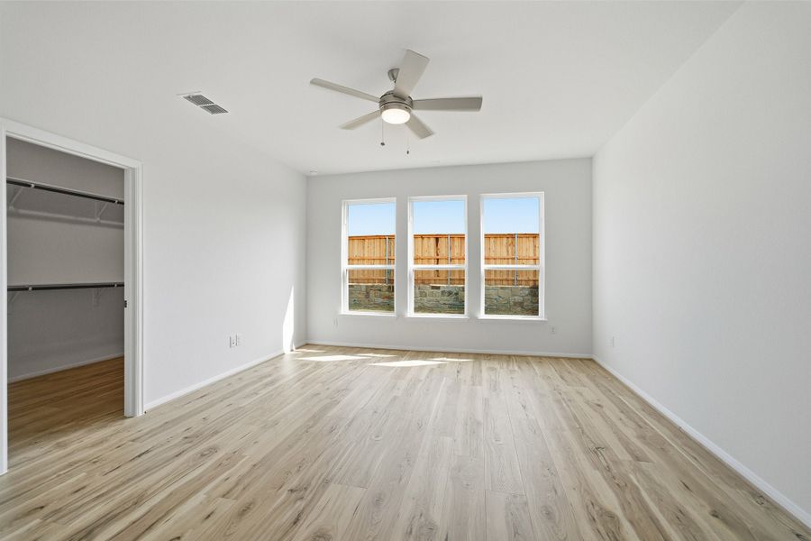 Spacious, unfurnished interior of a new home in Sunfield, Mustang Ridge (Image 53).