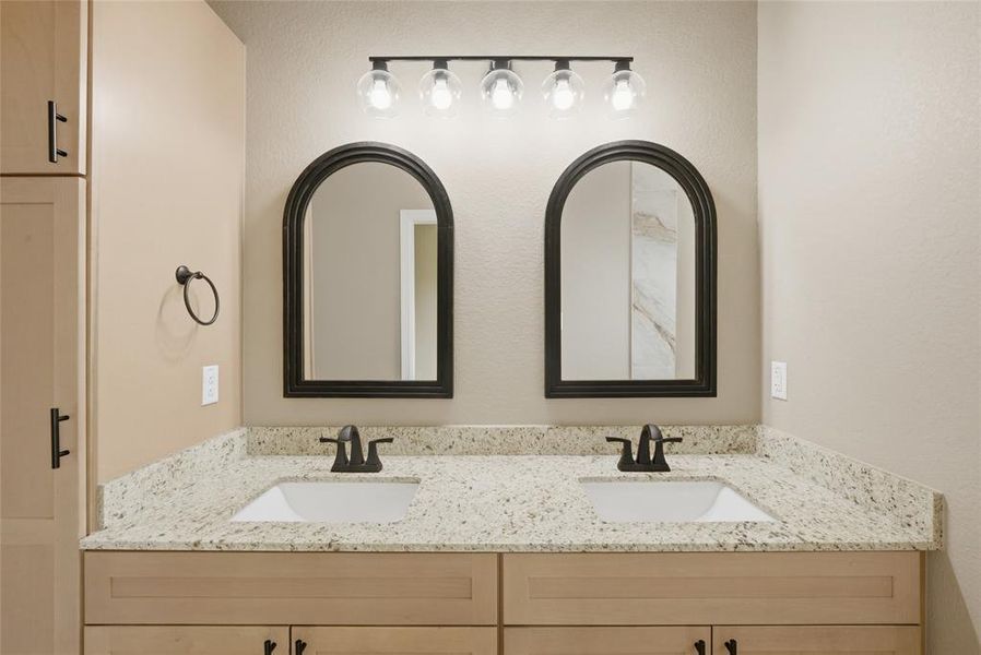 Furnished interior view inside a new home in , Killeen (Image 12).