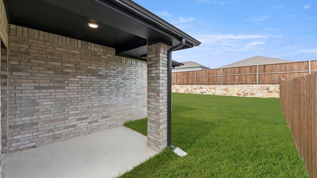 25. 1734 Coachman - Patio