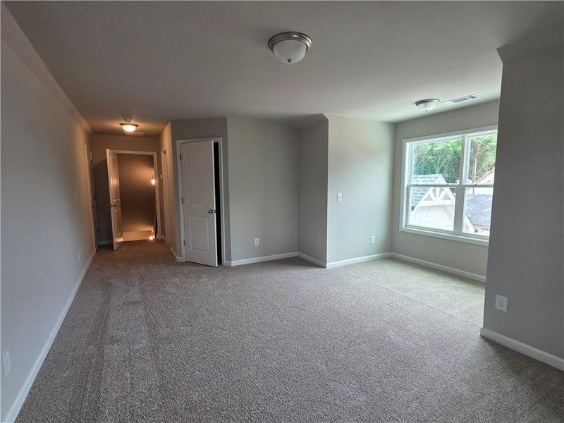 Spacious, unfurnished interior of a new home in , Bethlehem (Image 27).