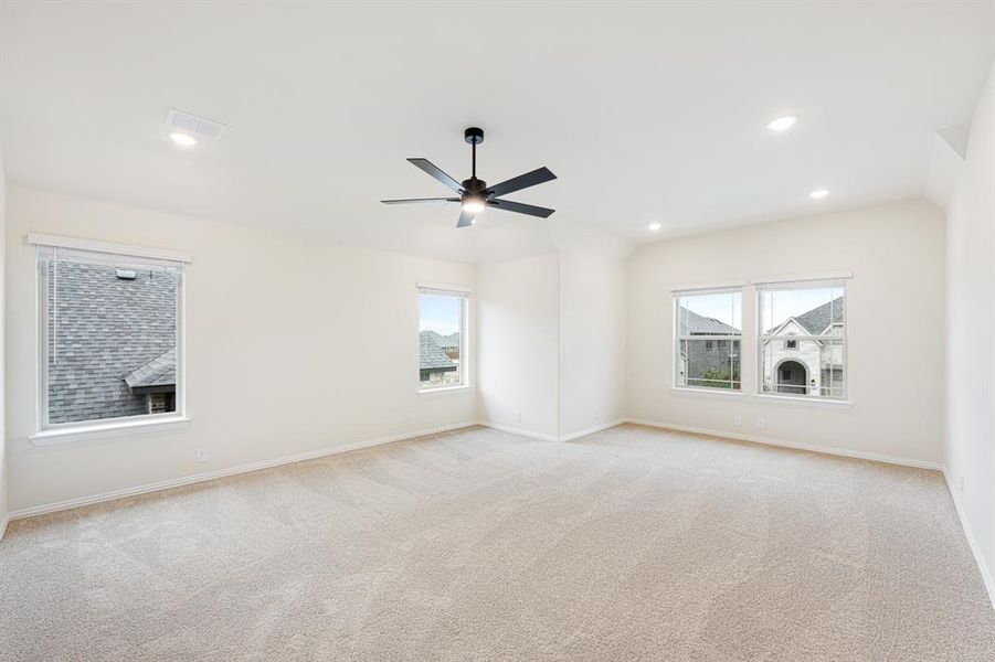 Spacious, unfurnished interior of a new home in Star Ranch, Godley (Image 18).