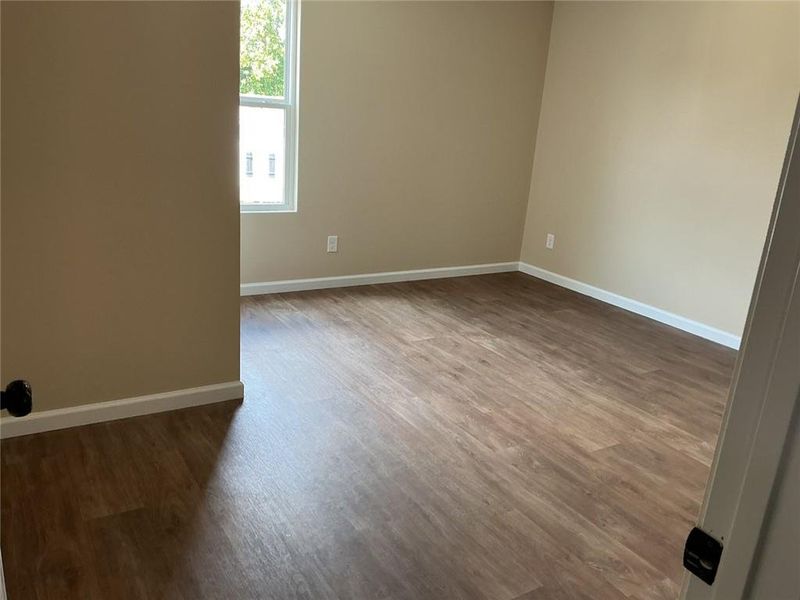 Spacious, unfurnished interior of a new home in , Gainesville (Image 16).