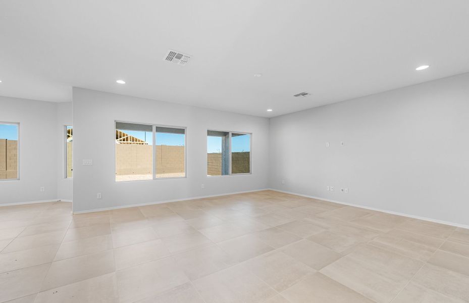 Spacious, unfurnished interior of a new home in Parkside at Anthem at Merrill Ranch, Florence (Image 20).
