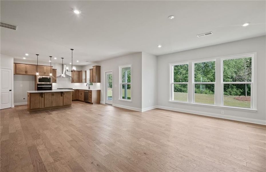 Spacious, unfurnished interior of a new home in Creekside at Skelton, Hoschton (Image 15).