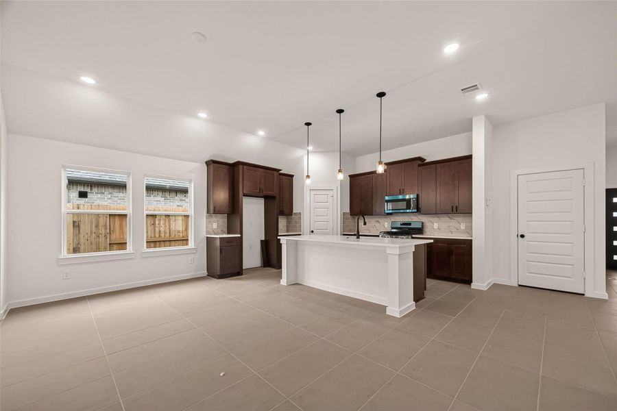 Furnished interior view inside a new home in Foxtail Palms, Manvel (Image 12). Furnished interior view inside a new home in Foxtail Palms, Manvel (Image 12).