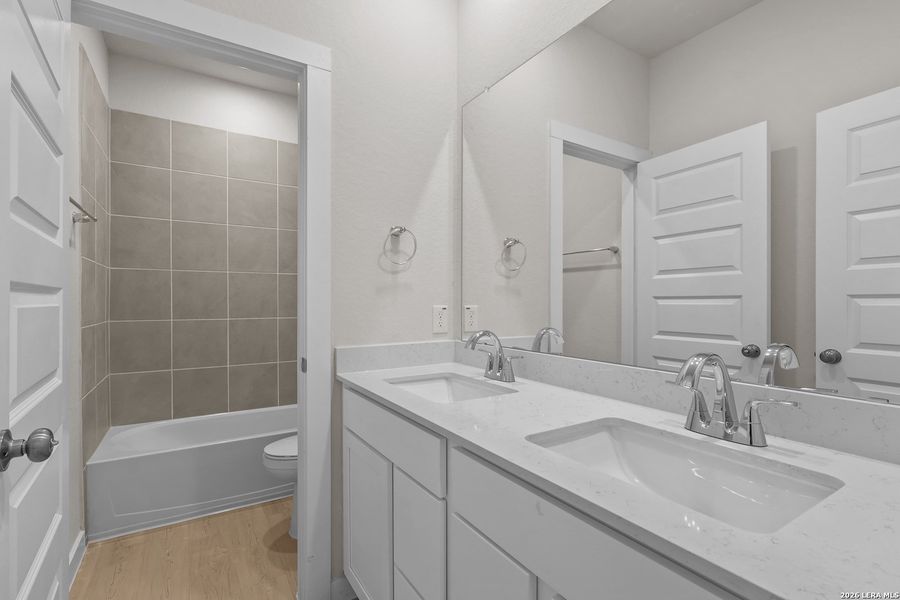 Furnished interior view inside a new home in Hiddenbrooke, Seguin (Image 6).