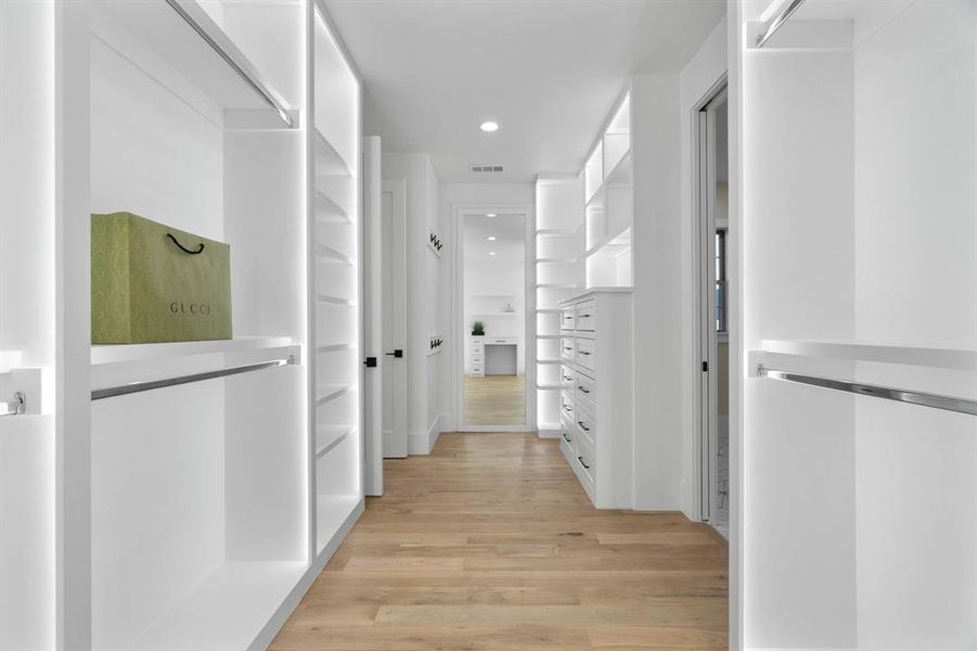 Spacious, unfurnished interior of a new home in , Weatherford (Image 34).