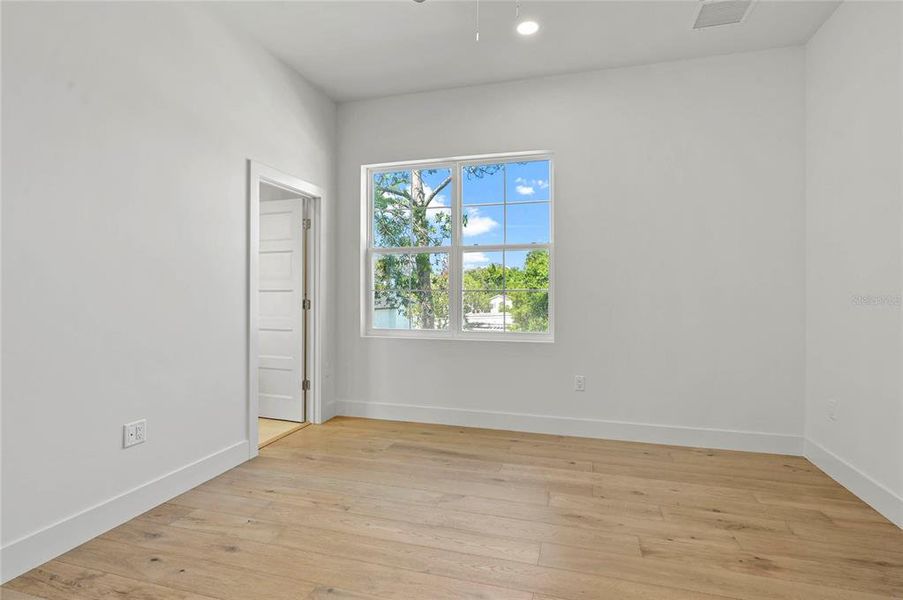 Spacious, unfurnished interior of a new home in , Winter Park (Image 29).