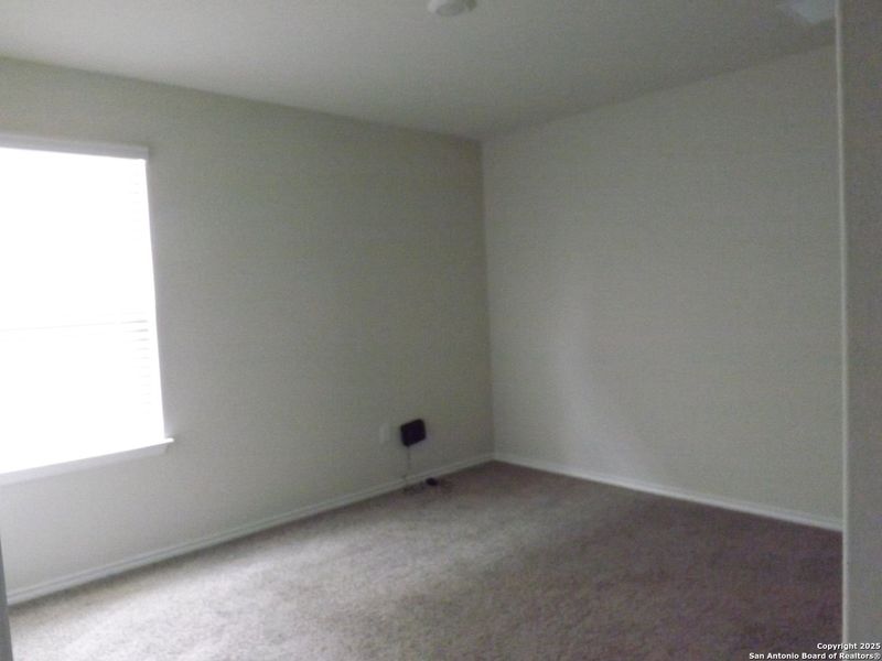 Spacious, unfurnished interior of a new home in Salado Creek, San Antonio (Image 19). Spacious, unfurnished interior of a new home in Salado Creek, San Antonio (Image 19).