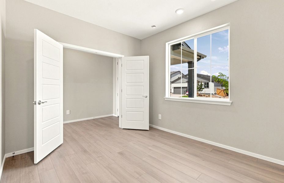Spacious, unfurnished interior of a new home in Murata Farms, Fort Lupton (Image 25).