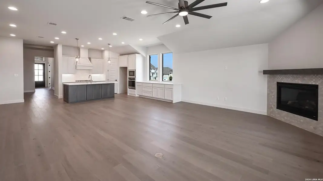 Spacious, unfurnished interior of a new home in Cibolo Valley Heights, Cibolo (Image 21).