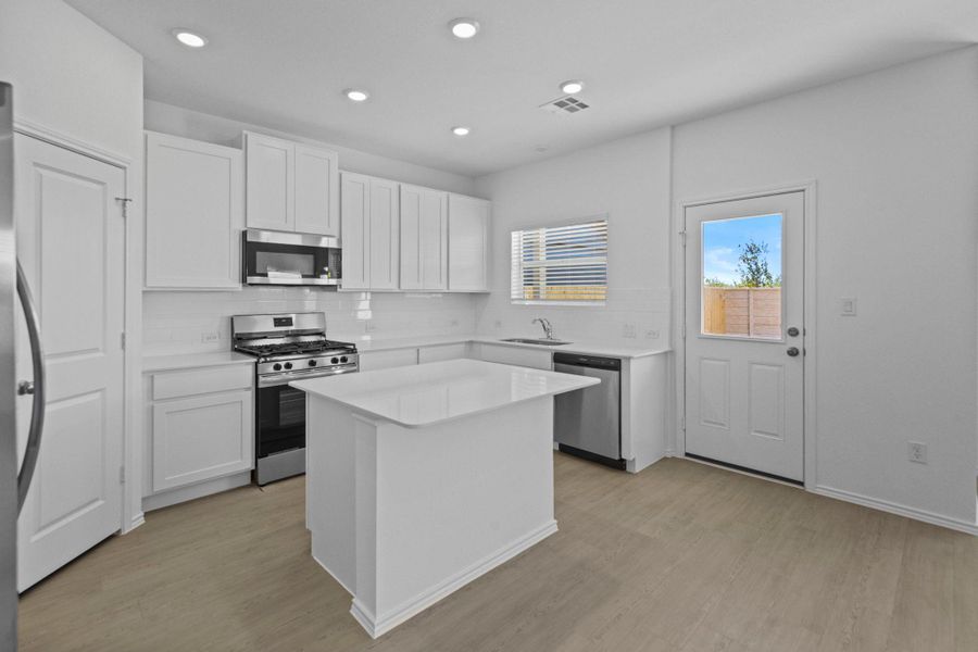 Furnished interior view inside a new home in Sunset Oaks: Ridgepointe Collection, Maxwell (Image 10). Furnished interior view inside a new home in Sunset Oaks: Ridgepointe Collection, Maxwell (Image 10).