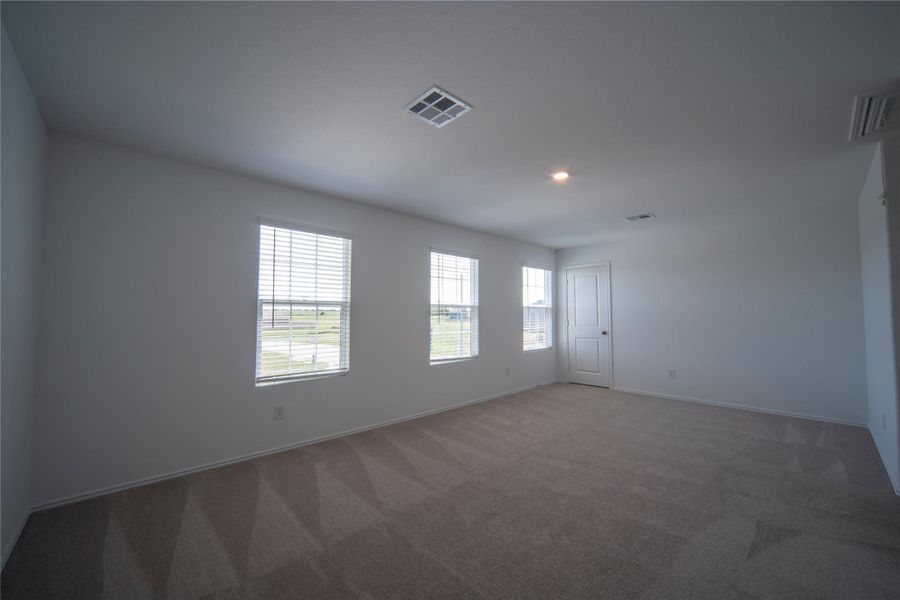 Carpeted empty room with baseboards and recessed lighting