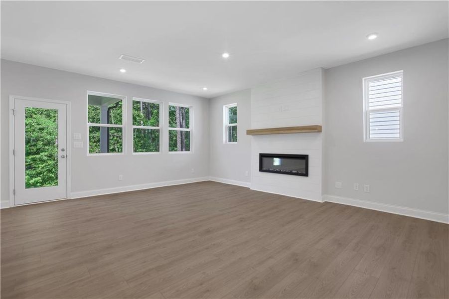 Spacious, unfurnished interior of a new home in Cambridge at Steels Bridge, Canton (Image 10).