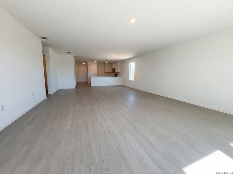 Spacious, unfurnished interior of a new home in Hunters Ranch, San Antonio (Image 14).