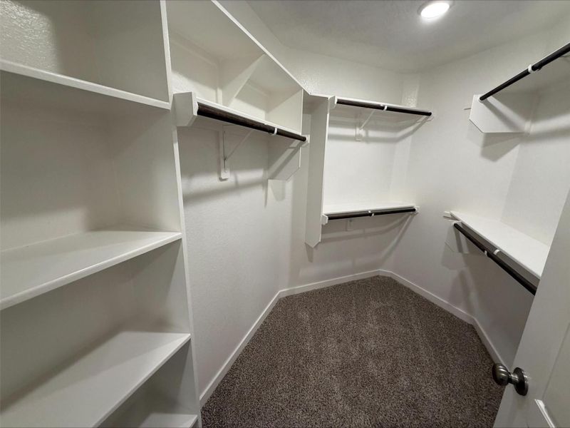 Spacious, unfurnished interior of a new home in Sterling Ridge, Huntsville (Image 19).