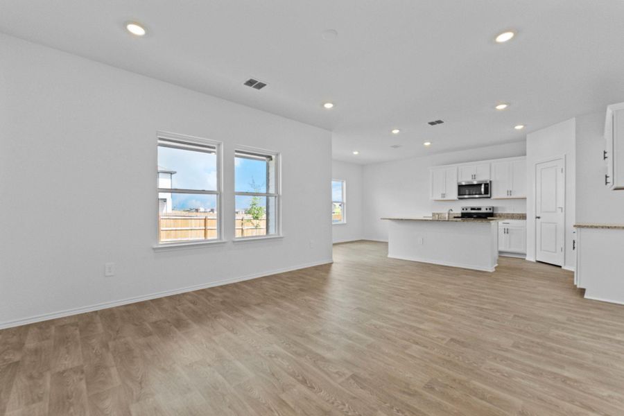 Spacious, unfurnished interior of a new home in Palomino, Manor (Image 28). Spacious, unfurnished interior of a new home in Palomino, Manor (Image 28).