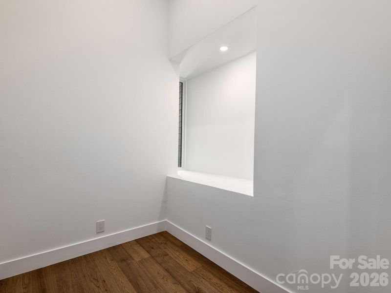 Spacious, unfurnished interior of a new home in , Mills River (Image 16).