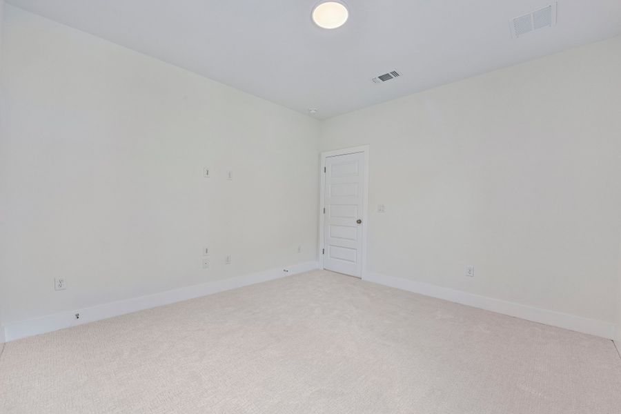 Spacious, unfurnished interior of a new home in Sauls Ranch, Round Rock (Image 26).