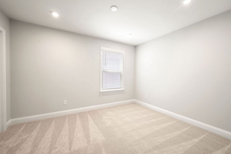 Spacious, unfurnished interior of a new home in Waterways, Richmond Hill (Image 59).