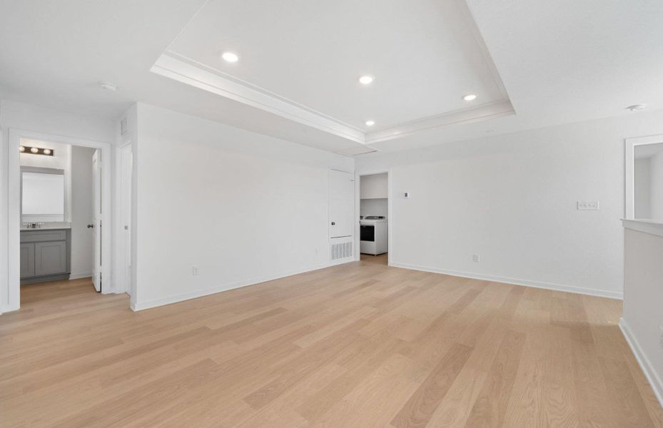 Spacious, unfurnished interior of a new home in Sunfield, Buda (Image 20).