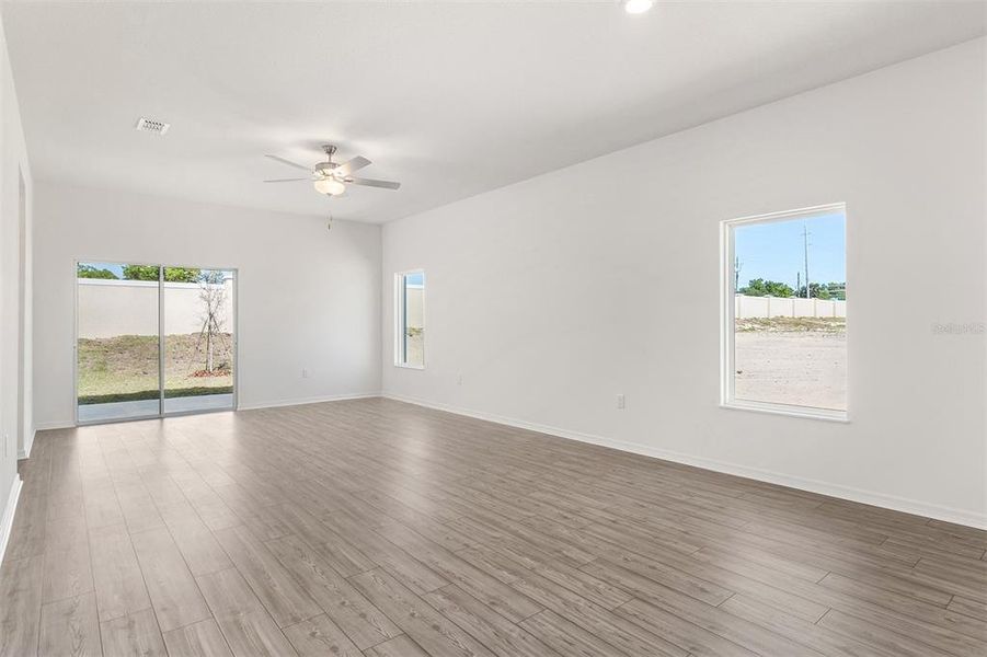 Spacious, unfurnished interior of a new home in Peach Crossings, Winter Haven (Image 10).