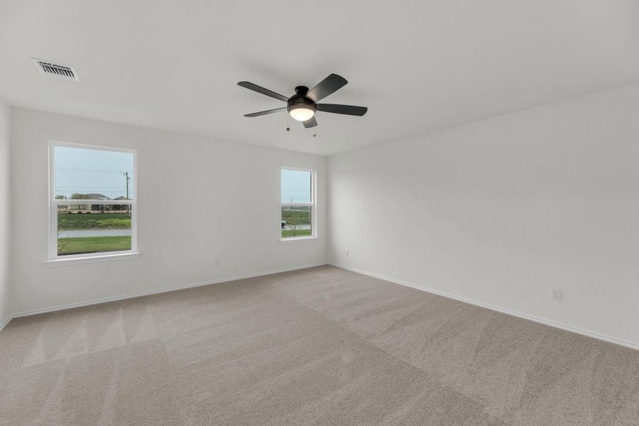 Spacious, unfurnished interior of a new home in Overlook Ranch, Georgetown (Image 27).