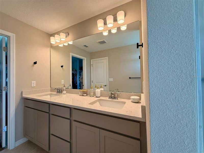 Furnished interior view inside a new home in , Winter Garden (Image 20).