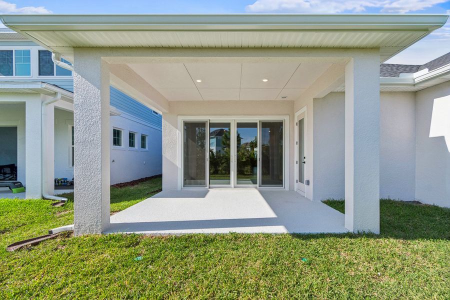 Representative exterior details of a home built from the The Sandbank by David Weekley Homes in Emerald Landing at Waterside at Lakewood Ranch – Lake Series, Sarasota (Image 4).