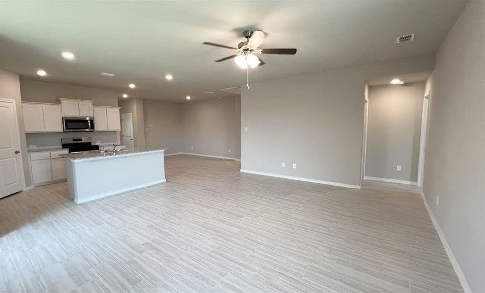Spacious, unfurnished interior of a new home in Rosewood at Beltmill, Fort Worth (Image 16).