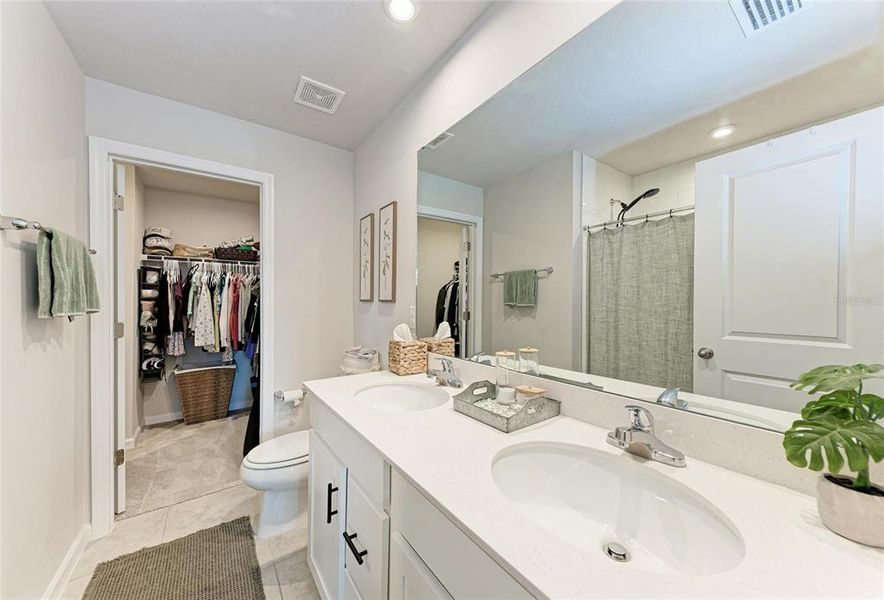 Furnished interior view inside a new home in , Bradenton (Image 17).